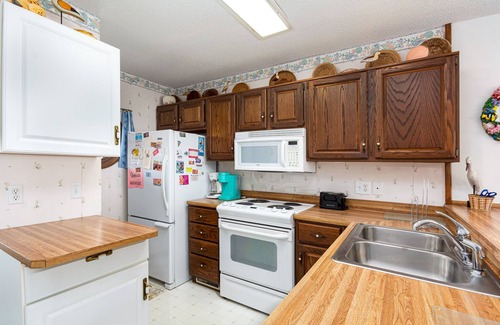 Holden Beach Condo | "Waters Edge 427-C" - Oceanfront Condo w/Community Pool, 2 Bedrooms/2 Bathrooms