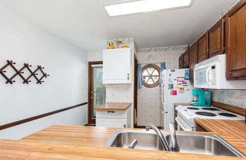 Holden Beach Condo | "Waters Edge 427-C" - Oceanfront Condo w/Community Pool, 2 Bedrooms/2 Bathrooms