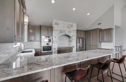Canyon Lake House | “WATERS-EDGE” A WATERFRONT home! Hot Tub! VIEWS!