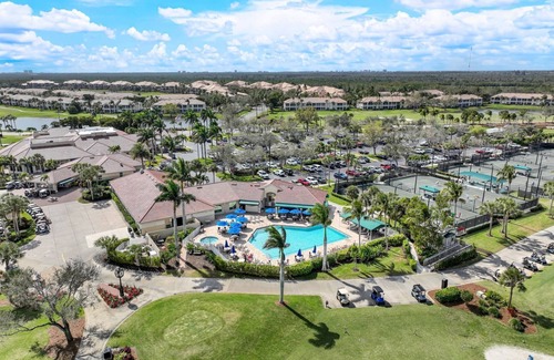 Tropical Cove Condo | Waters Edge at Lexington CC Lake Village