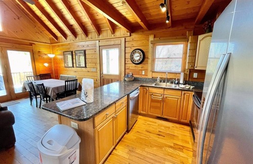 Jefferson Cabin | Waters Edge - Jefferson, NC