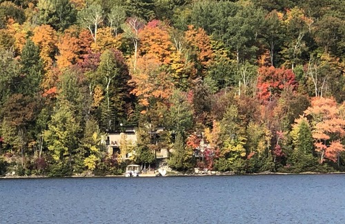 Val-des-Monts Cottage | Waters Edge on McGregor