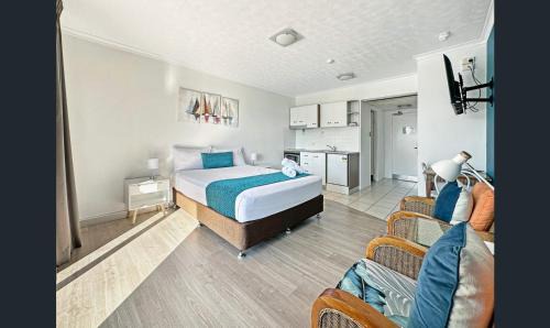 North Ward Hotel | Waters Edge The Strand