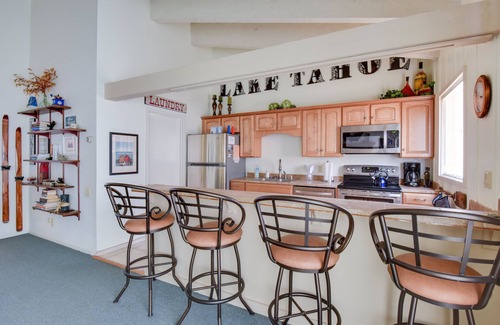 Tahoma Condo | Waters Edge Vista | HOA Pool & Pier Access