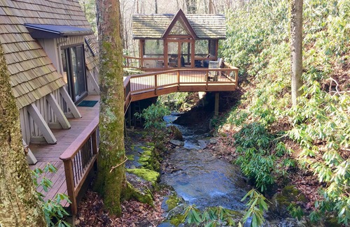 Boone House | Waters Fall - private, stunning setting in gated Hound Ears. Close to BR & Boone