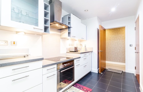 Docklands Apartment | Waterside Bliss Apart | ExCeL Centre | O2 Arena