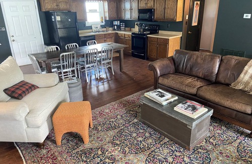 Leesburg House | Waterside Cottage with private dock and boat ramp