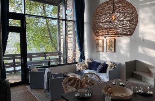 Maubray House | Waterside Elegance Sky Pad