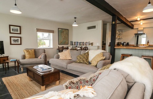 Ravenglass Cottage | WATERSIDE, family friendly, with open fire in Ravenglass
