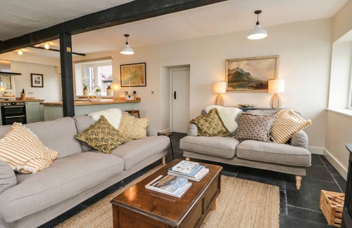 Ravenglass Cottage | WATERSIDE, family friendly, with open fire in Ravenglass