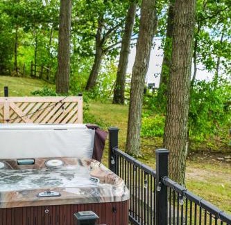 Geneva House | Waterside Leisure Lakefront Hot Tub & Game Room