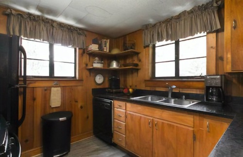 Canton Cabin | Waterstone Cottage - Escape to the Mountains!