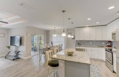 Pebble Beach House | WaterView 176B Sunny Vacation home 3 bdr, 2 ba Close to Gulf, Beaches