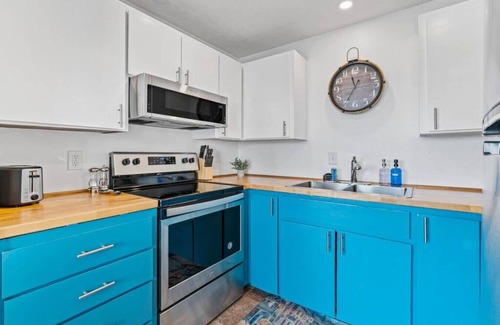 Bremerton House | Waterview 2 Bedroom, Pet Friendly Duplex Unit