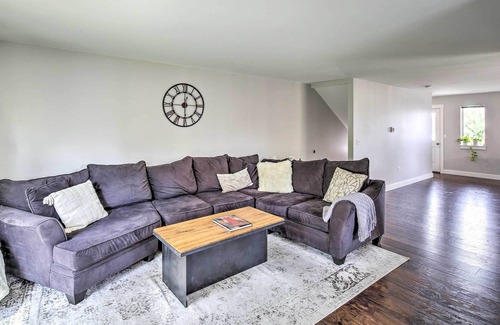 Bonney Lake House | Waterview Bonney Lake Townhome w/ Treehouse!