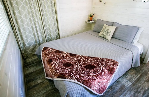 Steele Creek Cabin | Waterview Family Style Two Bedroom Cabin #9 at Long Cove Resort by Redawning