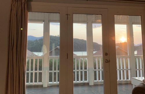 Hiawassee House | Waterview Retreat - In town convenience with beautiful Lake & Mountain Views