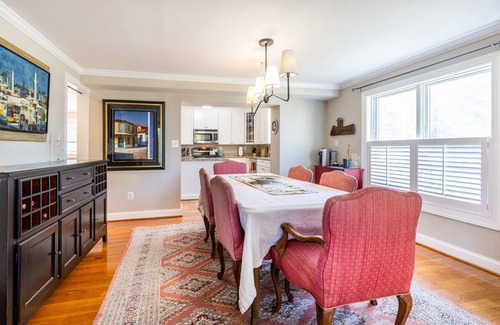 Eastport House | Waterviews, steps to restaurants and downtown from First Mate