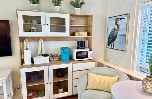 Airlie Condo | Waterway Luxury Suite