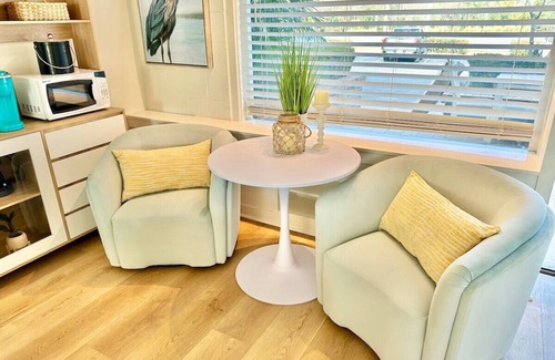 Airlie Condo | Waterway Luxury Suite