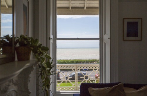 Worthing Apartment | Wave Apartment sleeps 6 sea views