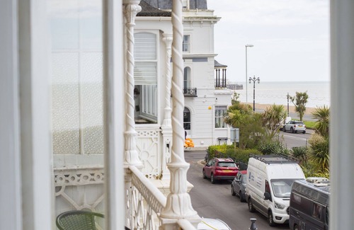 Worthing Apartment | Wave Apartment sleeps 6 sea views