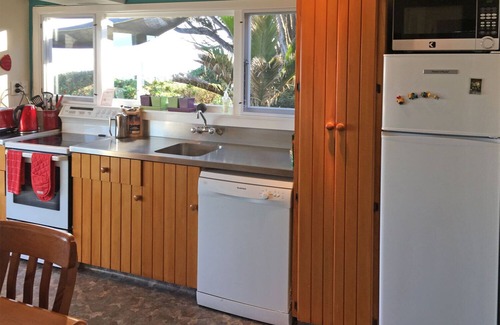 Punakaiki House | Wave Watchers Retreat located in Punakaiki Village on a private beachfront site