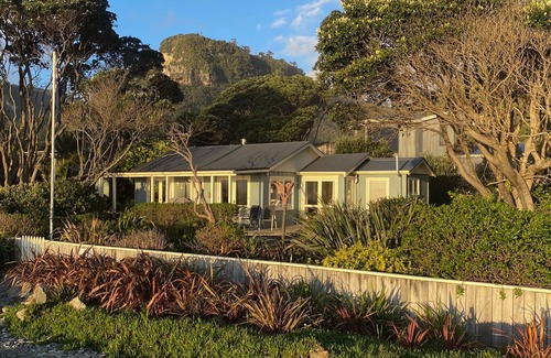 Punakaiki House | Wave Watchers Retreat located in Punakaiki Village on a private beachfront site