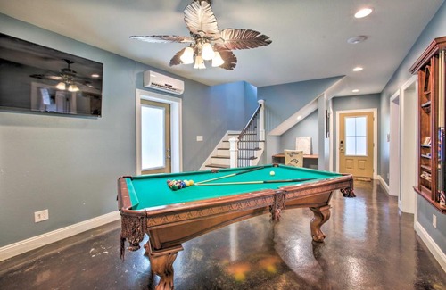 Waveland House | Waveland Family House, 4-Minute Drive to the Beach