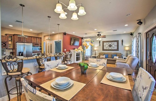 Waveland House | Waveland Family House, 4-Minute Drive to the Beach