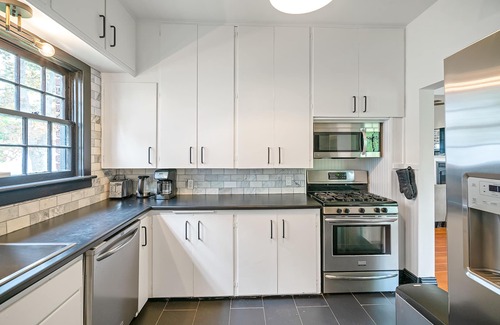 Waverly Beach Cottage | Waverly Place – Waterfront Beauty-Sleeps 8-Lovely Screened in Porch
