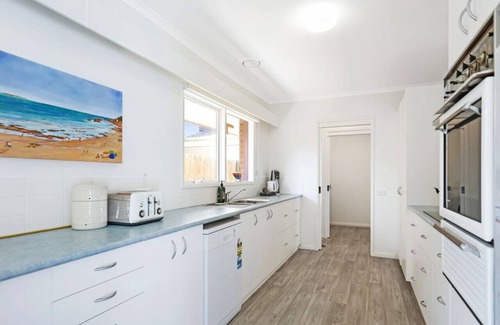 Point Lonsdale House | Waves- A minutes walk to beach, sleeps 6