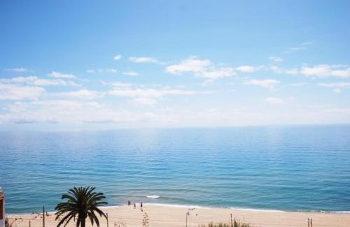 Montgat Apartment | Waves and sky