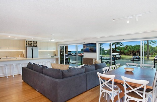Bilinga Apartment | Waves at North Kirra - Bilinga North Kirra Beachfront - Linen Provided - Min. 3 Night Stays!