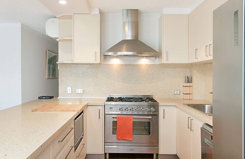 Bilinga Apartment | Waves at North Kirra - Bilinga North Kirra Beachfront - Linen Provided - Min. 3 Night Stays!