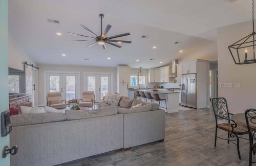 Toilla Segunda House | Waves, Rhythms, & Blues Steps to Gulf, Sun Deck, Hammock