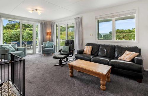 Parapara House | WaveSong Cottage - Your Escape by the Sea