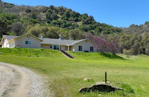 Squaw Valley House | Waxberry Getaway Sequoia/Kings Canyon National Pks