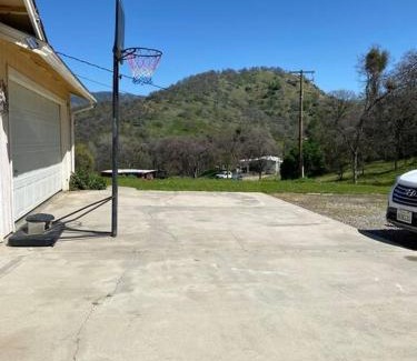 Squaw Valley House | Waxberry Getaway Sequoia/Kings Canyon National Pks