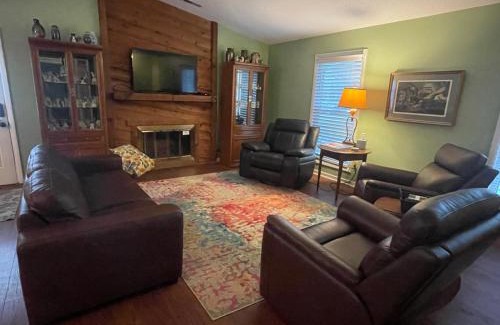 High Point House | Wayne's Place-Hot tub, pet friendly. Close to HPU