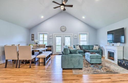Waynesville House | Waynesville Smart Cabin with Hot Tub and Views!