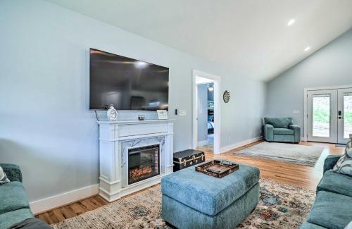 Waynesville House | Waynesville Smart Cabin with Hot Tub and Views!