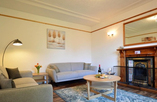 Kilmun House | Wayside Cottage, sea views, quiet location