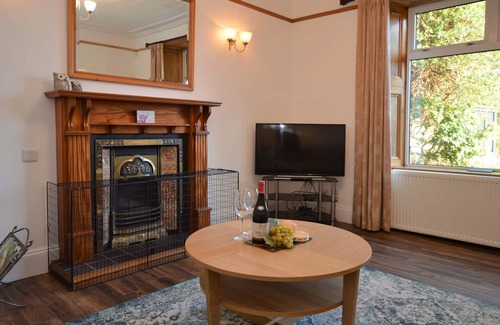 Kilmun House | Wayside Cottage, sea views, quiet location