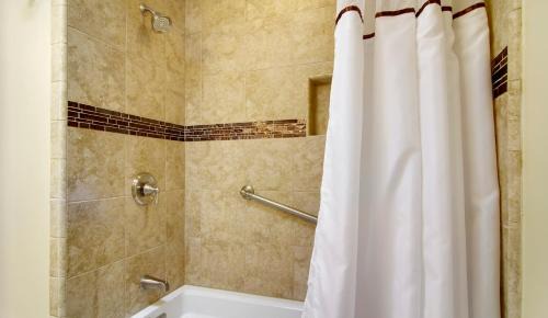 Golden Rectangle Hotel | Wayside Inn