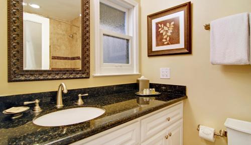 Golden Rectangle Hotel | Wayside Inn