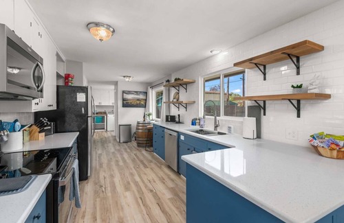 Springfield House | Wayside Retreat, mins to UofO, Hayward Field, Autzen, w game room, BBQ, firepit
