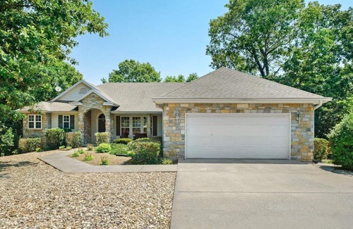 Bella Vista House | WE 3 KINGS near golf, trails, lakes, and more!