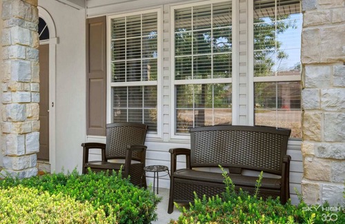 Bella Vista House | WE 3 KINGS near golf, trails, lakes, and more!