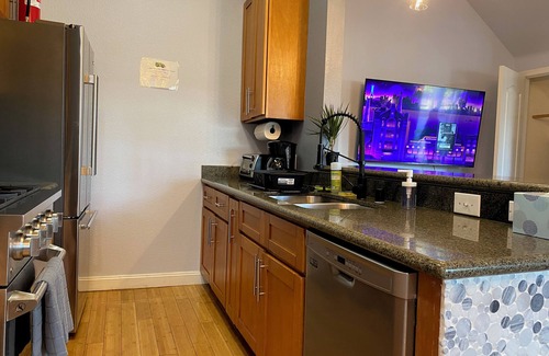 West Oakland House | "We had a Fabulous Stay" Charming townhome in superb Oakland with WiFi, AC
